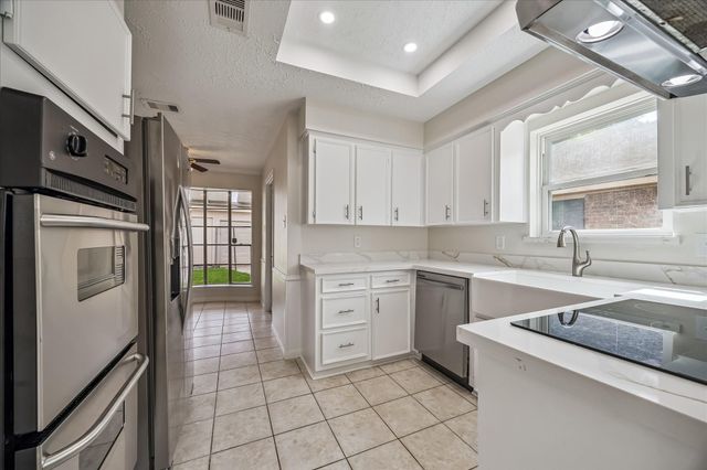 12239 Meadowhollow Drive, Meadows Place, TX 77477