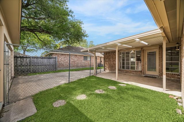 12239 Meadowhollow Drive, Meadows Place, TX 77477