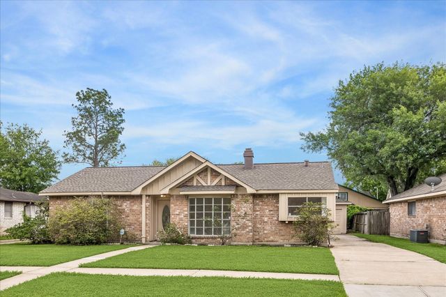 12239 Meadowhollow Drive, Meadows Place, TX 77477