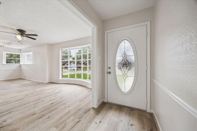 12239 Meadowhollow Drive, Meadows Place, TX 77477