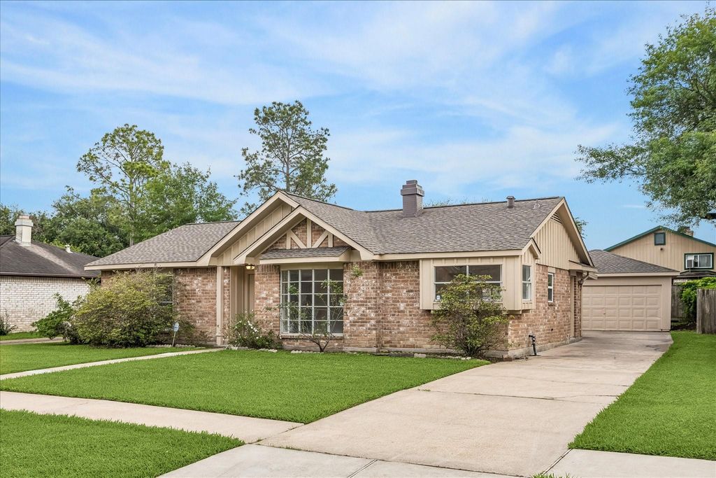 12239 Meadowhollow Drive, Meadows Place, TX 77477