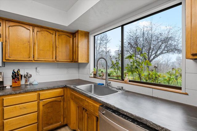 2587 Woodland Park Road, Grants Pass, OR 97527