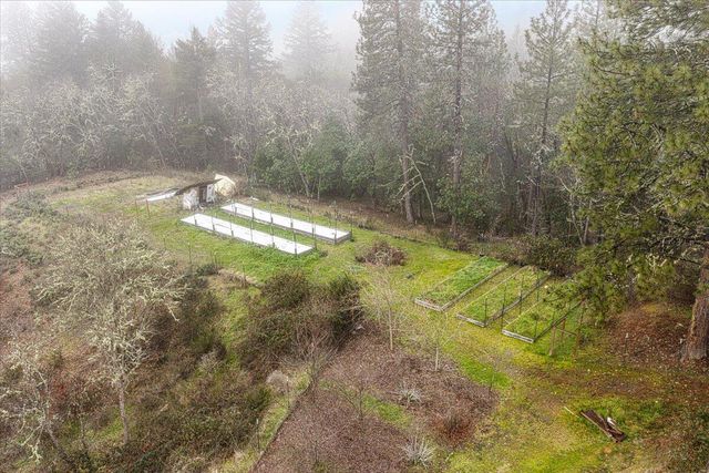 2587 Woodland Park Road, Grants Pass, OR 97527