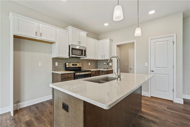 12424 S Redwood Street, Lee's Summit, MO 64086