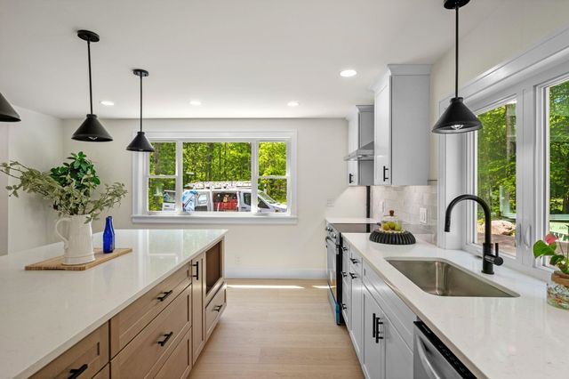 20 Hawkewood Road, Sandown, NH 03873