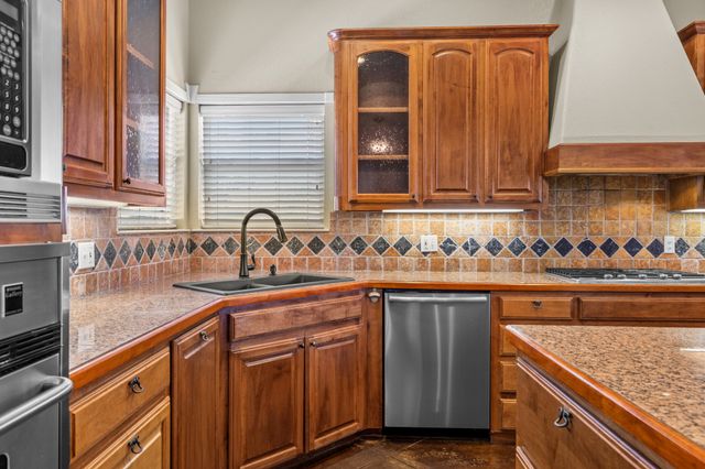 202 Harbor Landing Drive, Rockwall, TX 75032