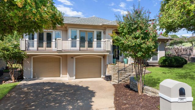 202 Harbor Landing Drive, Rockwall, TX 75032