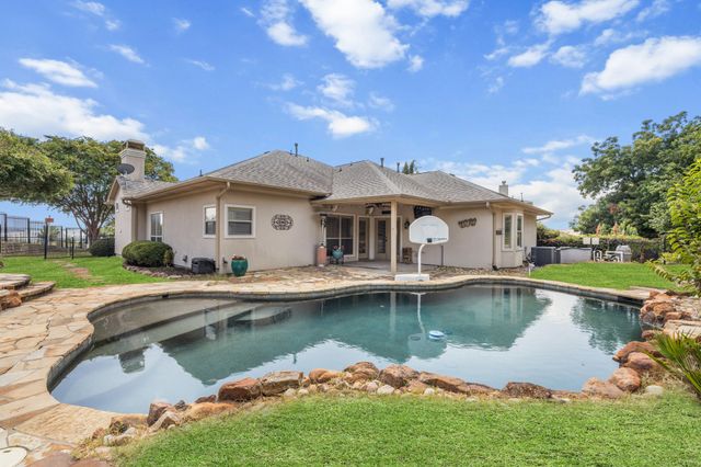 202 Harbor Landing Drive, Rockwall, TX 75032