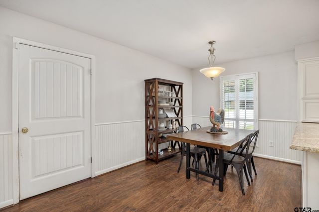 2005 Harvard Dr, Jacksonville, TX 75766