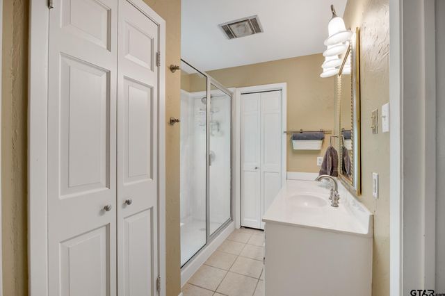 2005 Harvard Dr, Jacksonville, TX 75766