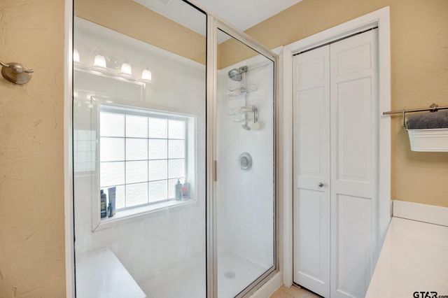 2005 Harvard Dr, Jacksonville, TX 75766