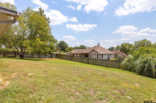 2005 Harvard Dr, Jacksonville, TX 75766