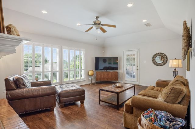 2005 Harvard Dr, Jacksonville, TX 75766