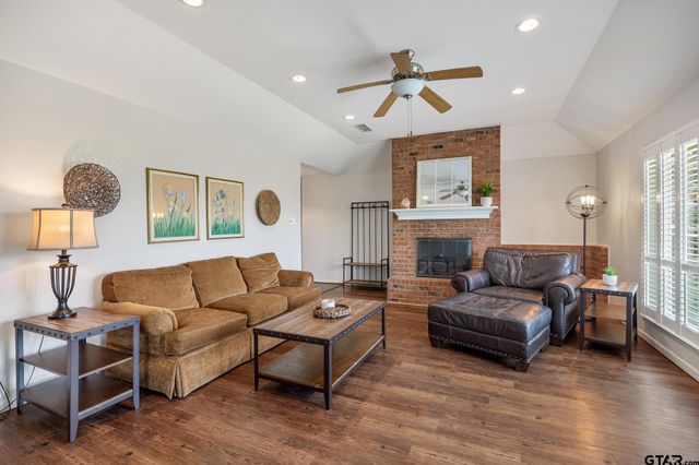 2005 Harvard Dr, Jacksonville, TX 75766