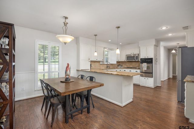 2005 Harvard Dr, Jacksonville, TX 75766