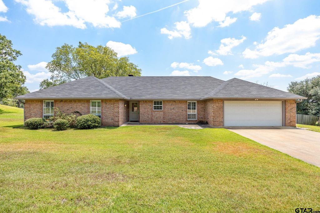 2005 Harvard Dr, Jacksonville, TX 75766