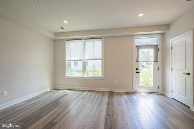 13001 HATTONTOWN SQ, Herndon, VA 20171