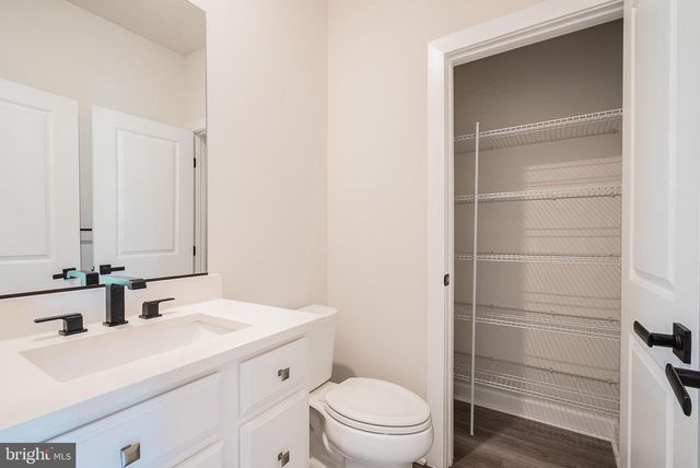 13001 HATTONTOWN SQ, Herndon, VA 20171