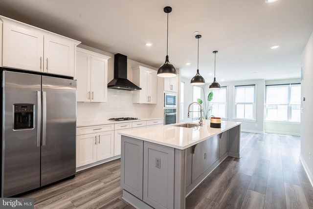 13001 HATTONTOWN SQ, Herndon, VA 20171