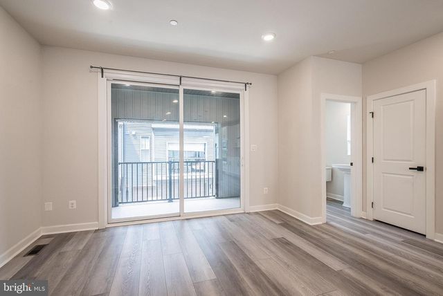 13001 HATTONTOWN SQ, Herndon, VA 20171