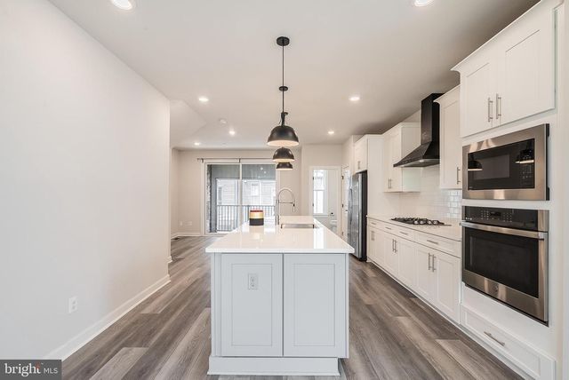 13001 HATTONTOWN SQ, Herndon, VA 20171