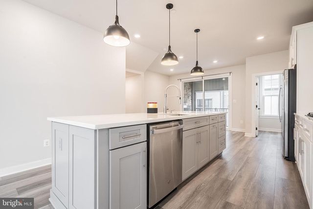13001 HATTONTOWN SQ, Herndon, VA 20171