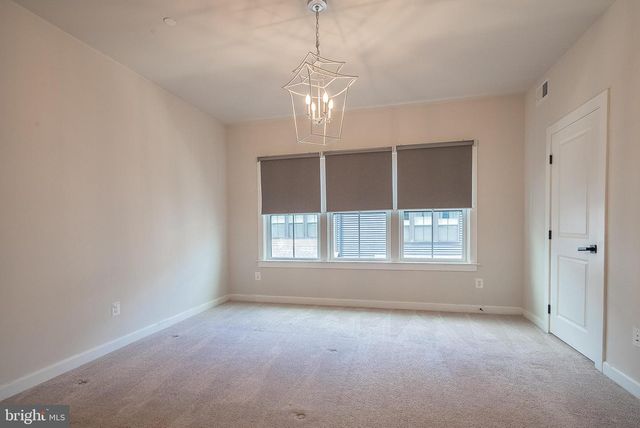 13001 HATTONTOWN SQ, Herndon, VA 20171