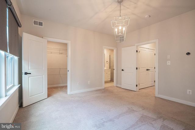 13001 HATTONTOWN SQ, Herndon, VA 20171