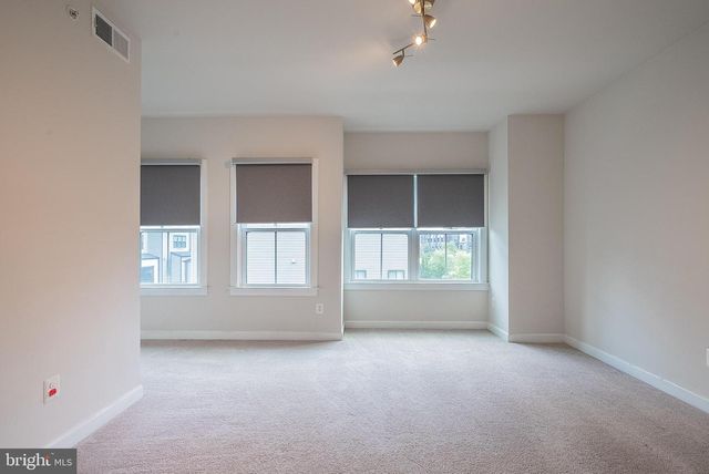 13001 HATTONTOWN SQ, Herndon, VA 20171