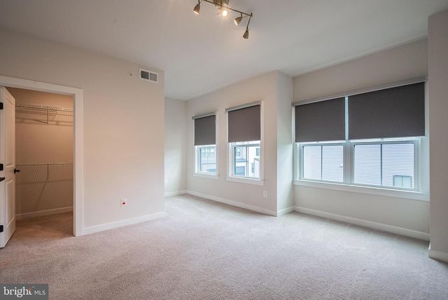 13001 HATTONTOWN SQ, Herndon, VA 20171
