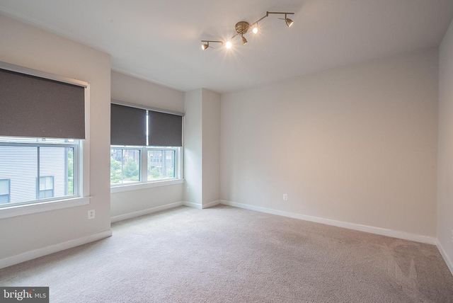 13001 HATTONTOWN SQ, Herndon, VA 20171