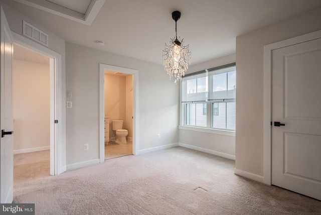 13001 HATTONTOWN SQ, Herndon, VA 20171