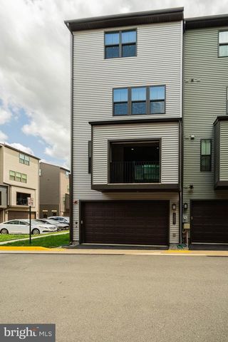 13001 HATTONTOWN SQ, Herndon, VA 20171