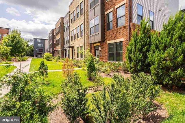 13001 HATTONTOWN SQ, Herndon, VA 20171