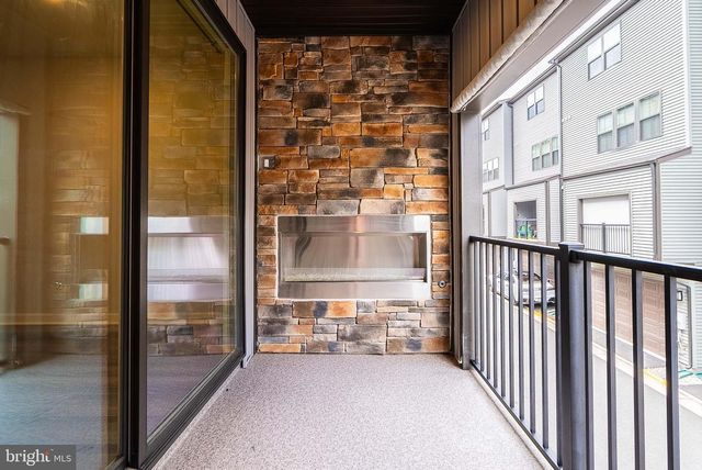 13001 HATTONTOWN SQ, Herndon, VA 20171