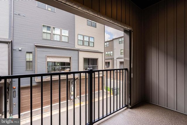 13001 HATTONTOWN SQ, Herndon, VA 20171