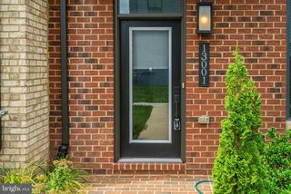 13001 HATTONTOWN SQ, Herndon, VA 20171