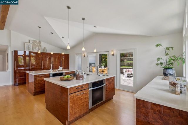 6 Monte Vista Rd, Orinda, CA 94563