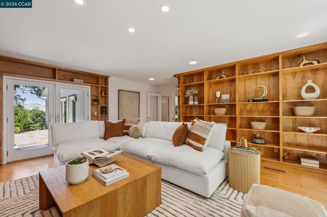 6 Monte Vista Rd, Orinda, CA 94563