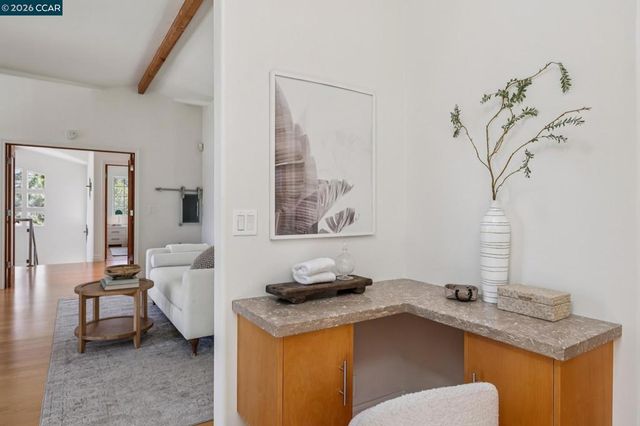 6 Monte Vista Rd, Orinda, CA 94563