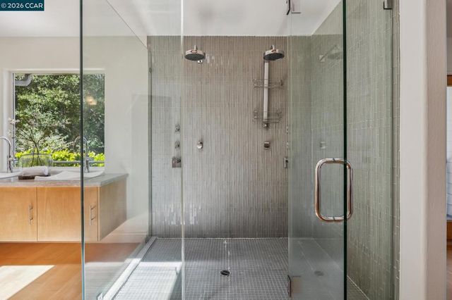 6 Monte Vista Rd, Orinda, CA 94563