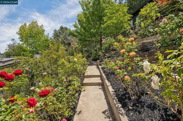6 Monte Vista Rd, Orinda, CA 94563