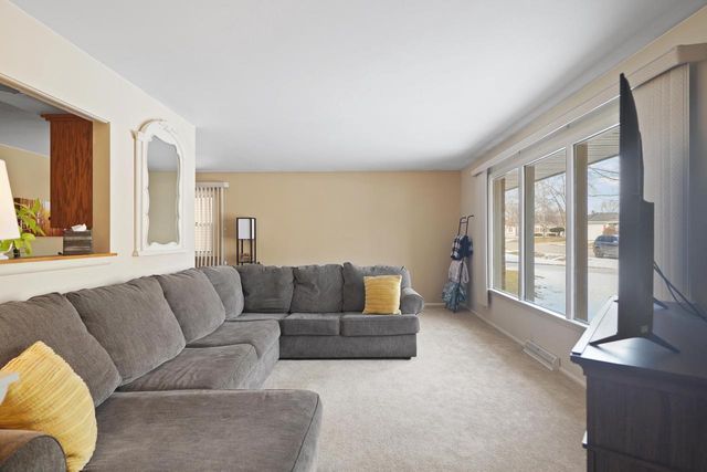 3326 Monarch DRIVE, Racine, WI 53406