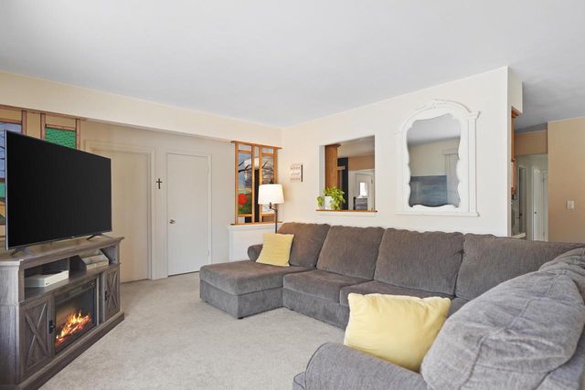 3326 Monarch DRIVE, Racine, WI 53406