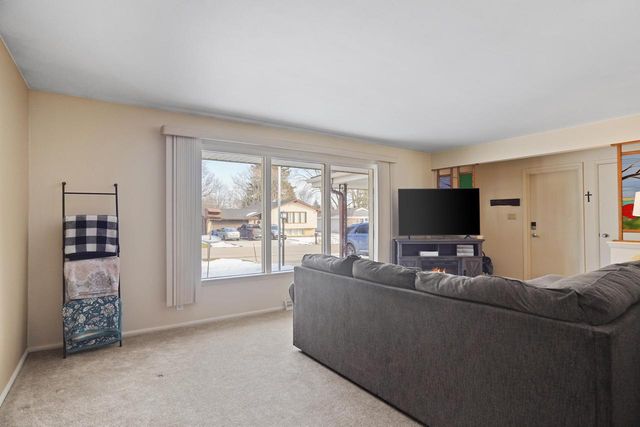 3326 Monarch DRIVE, Racine, WI 53406