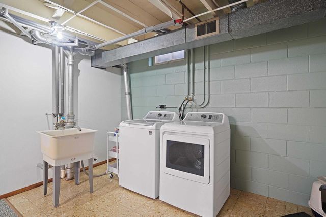 3326 Monarch DRIVE, Racine, WI 53406