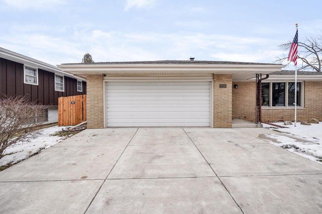 3326 Monarch DRIVE, Racine, WI 53406