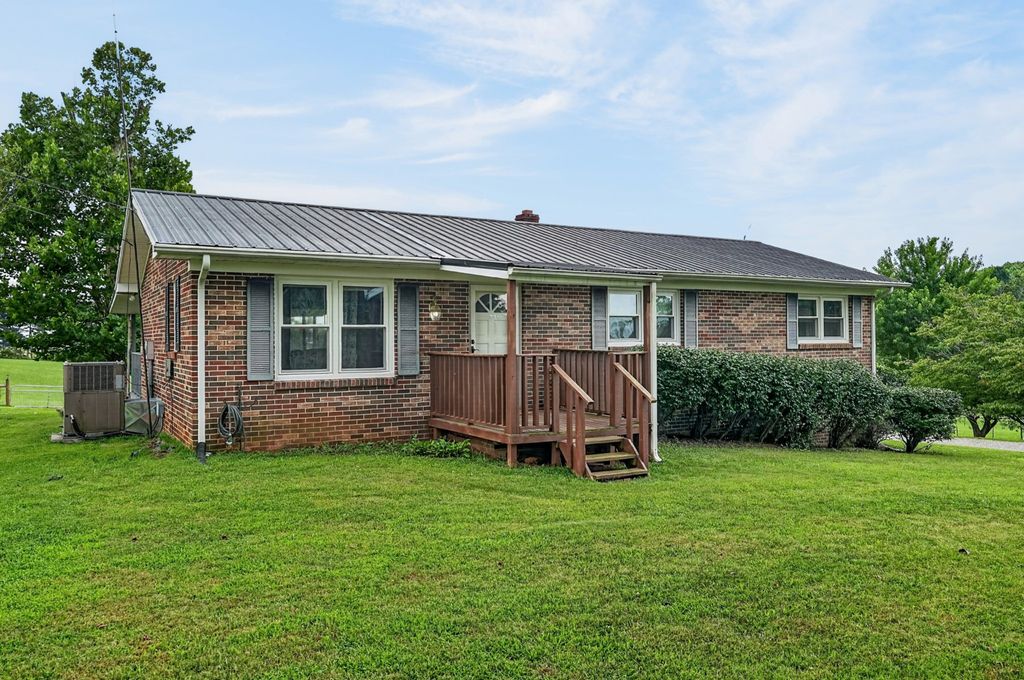 234 Jim Hennessee Rd, Sparta, TN 38583