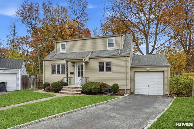20 Dojean Court, Bergenfield, NJ 07621