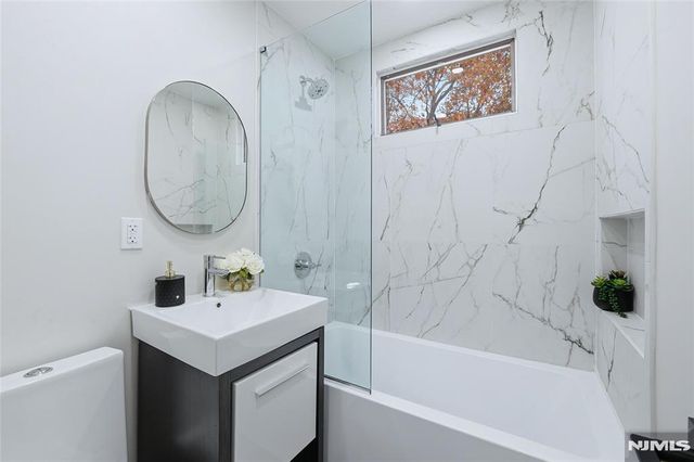 20 Dojean Court, Bergenfield, NJ 07621